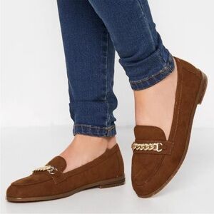 Bandolino suede loafer with gold chain detail size 9 in excellent condition